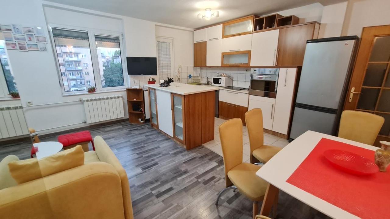 Center Cosy Apartment Skopje Luaran gambar
